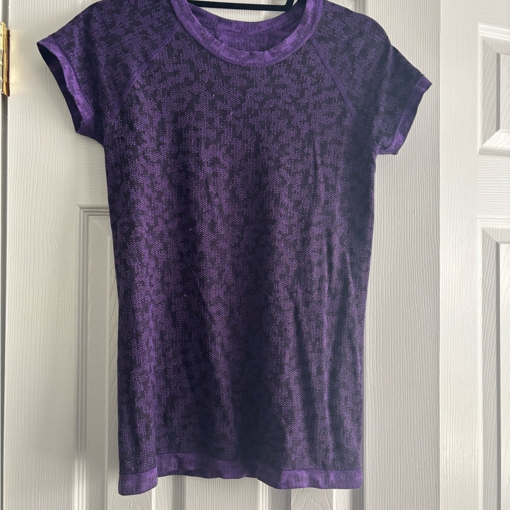 Athleta Purple Patterned Short Sleeve Tee